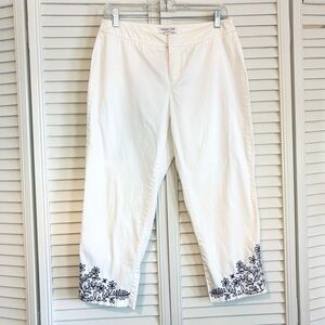 Coldwater Creek White and Black Floral Embroidered Capri Crop Pants Size 4P